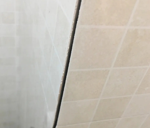 泉山瓷砖空鼓维修公司分享阳台瓷砖脱落的修复过程可以分为以下几个步骤